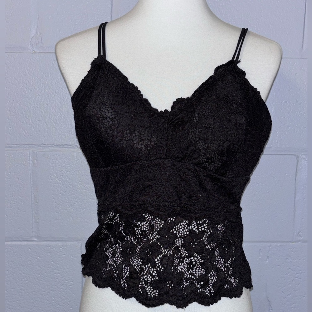 Black Lace Crop Top 🖤